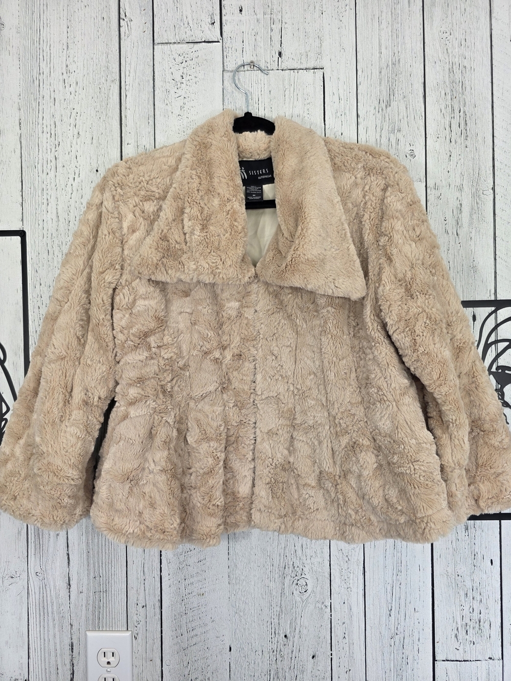 Sisters Outerwear Beige Faux Fur Cropped Jacket Size Medium Winter Holiday Event